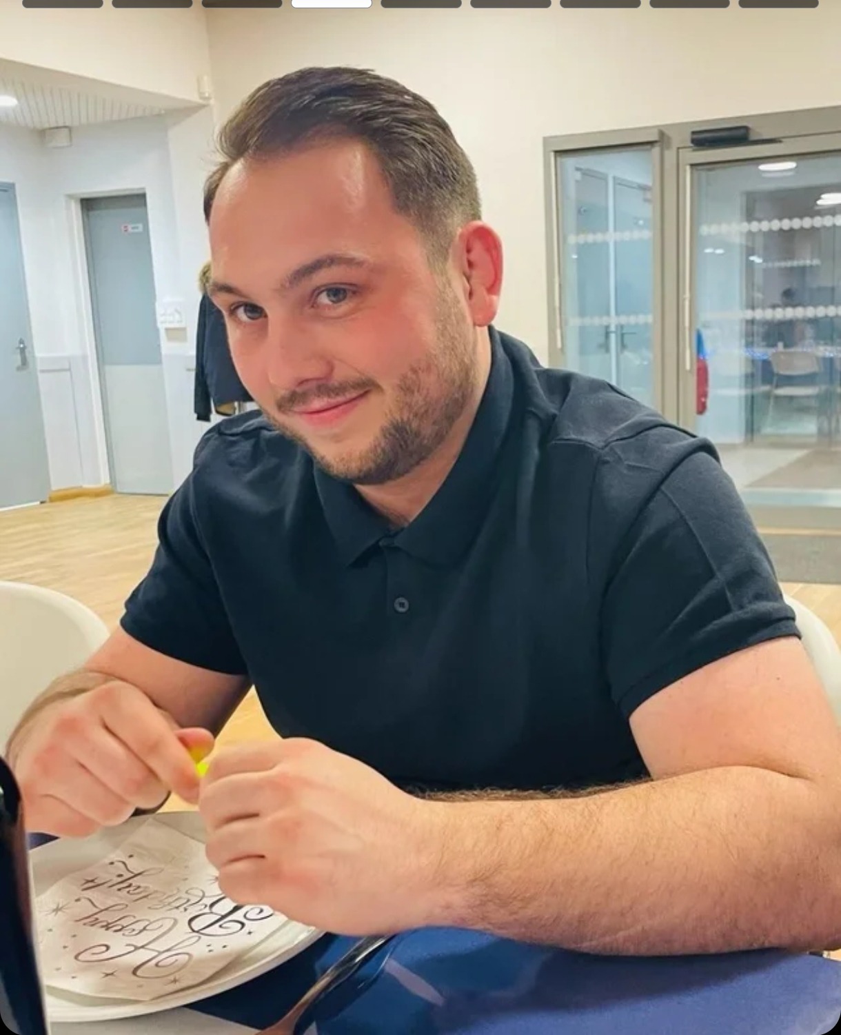 Profil de Eskander, 27 ans, Drague gay à Kalpetran