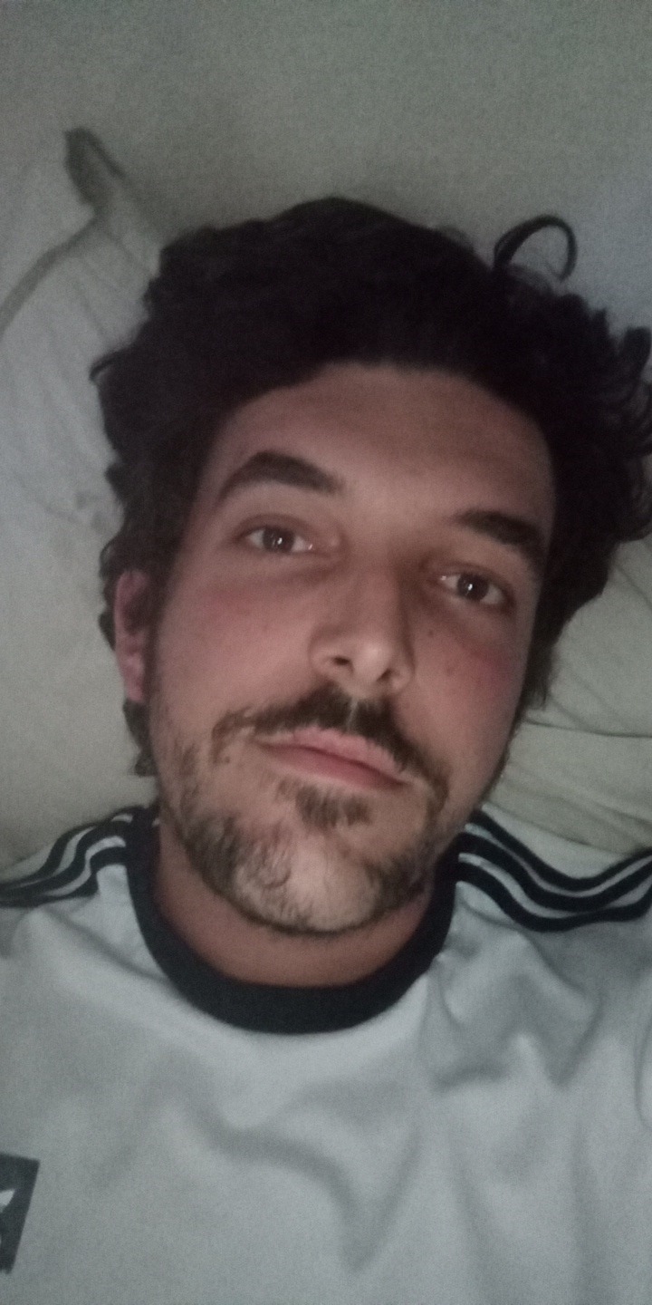 Profil de Curtiss, 25 ans, Drague gay à Hermrigen