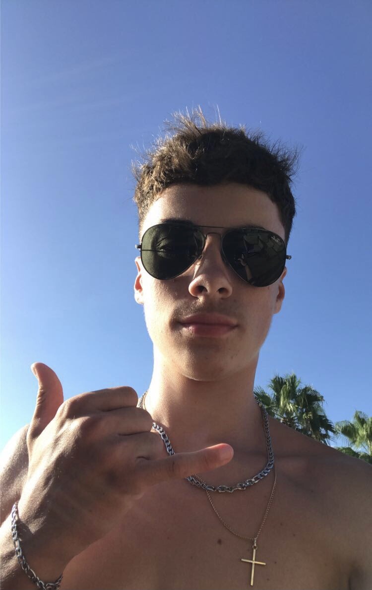 Profil de Tito, 20 ans, Drague gay à Daillens