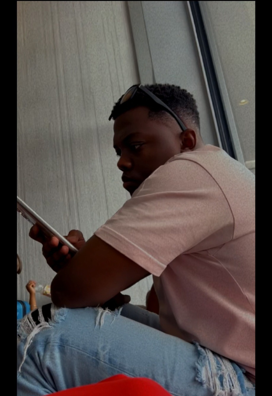 Profil de Faudil, 25 ans, Drague gay à Biberstein