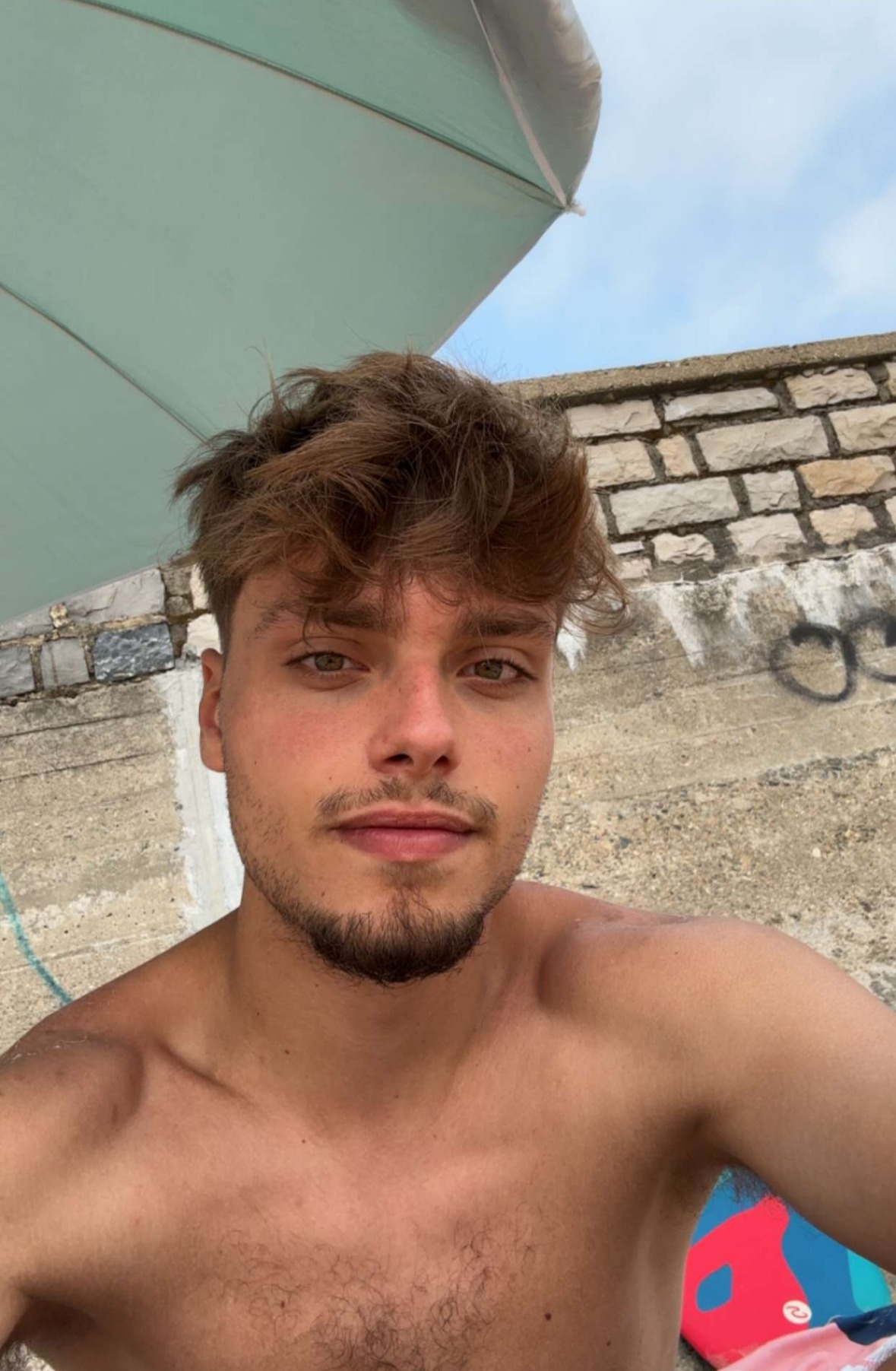 Profil de Farhane, 20 ans, Drague gay à Winden