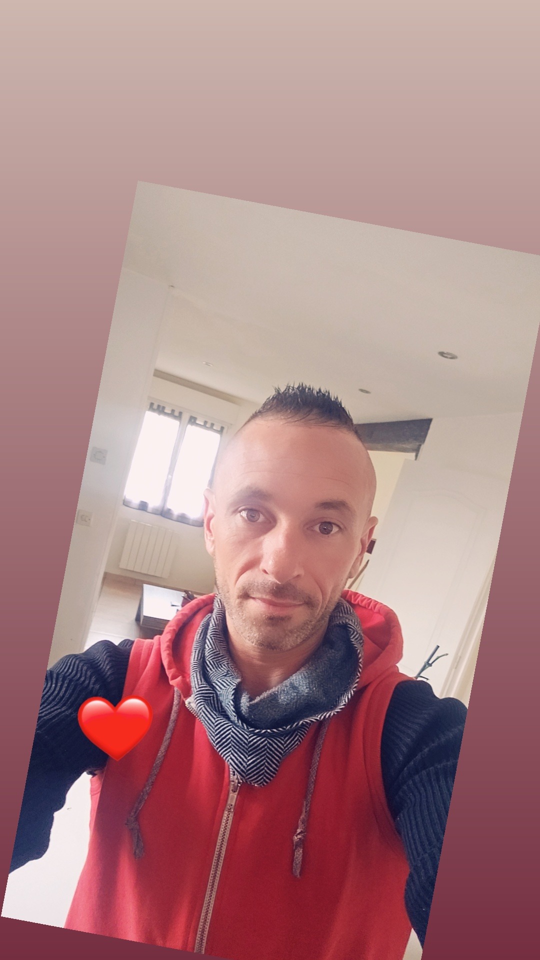 Profil de Ubaldo, 37 ans, Drague gay à Rothenthurm