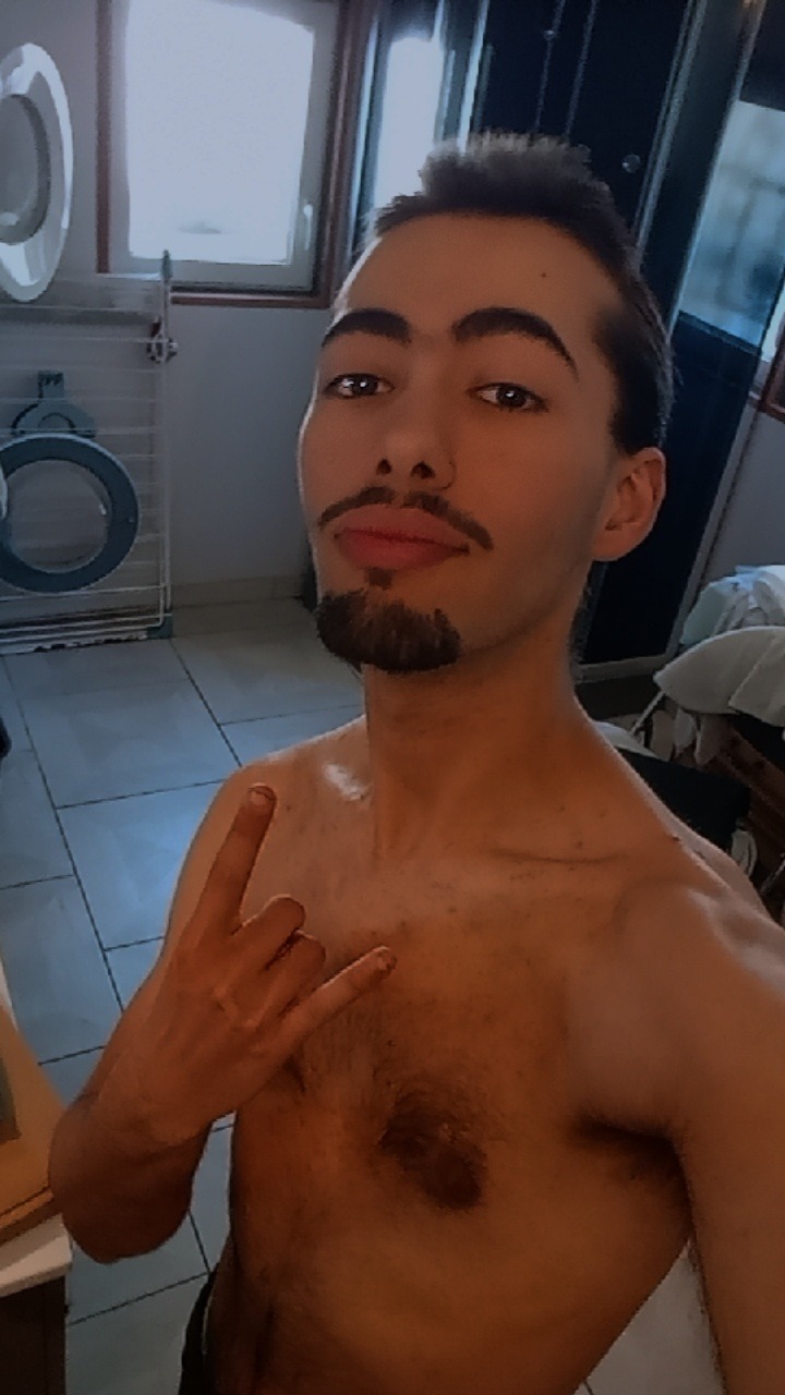 Profil de Owen, 22 ans, Drague gay à Riveo