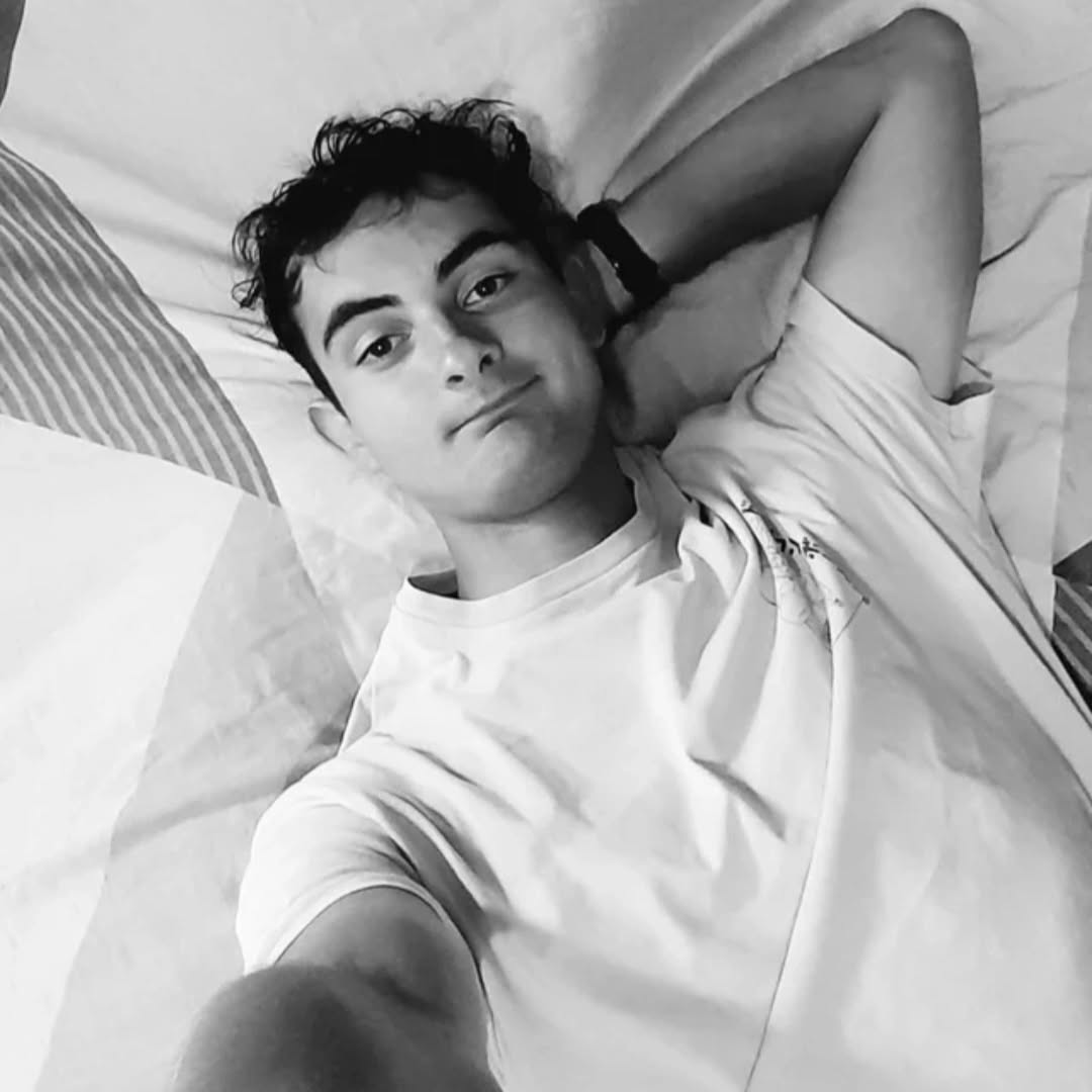 Profil de Kervens, 19 ans, Drague gay à Titterten