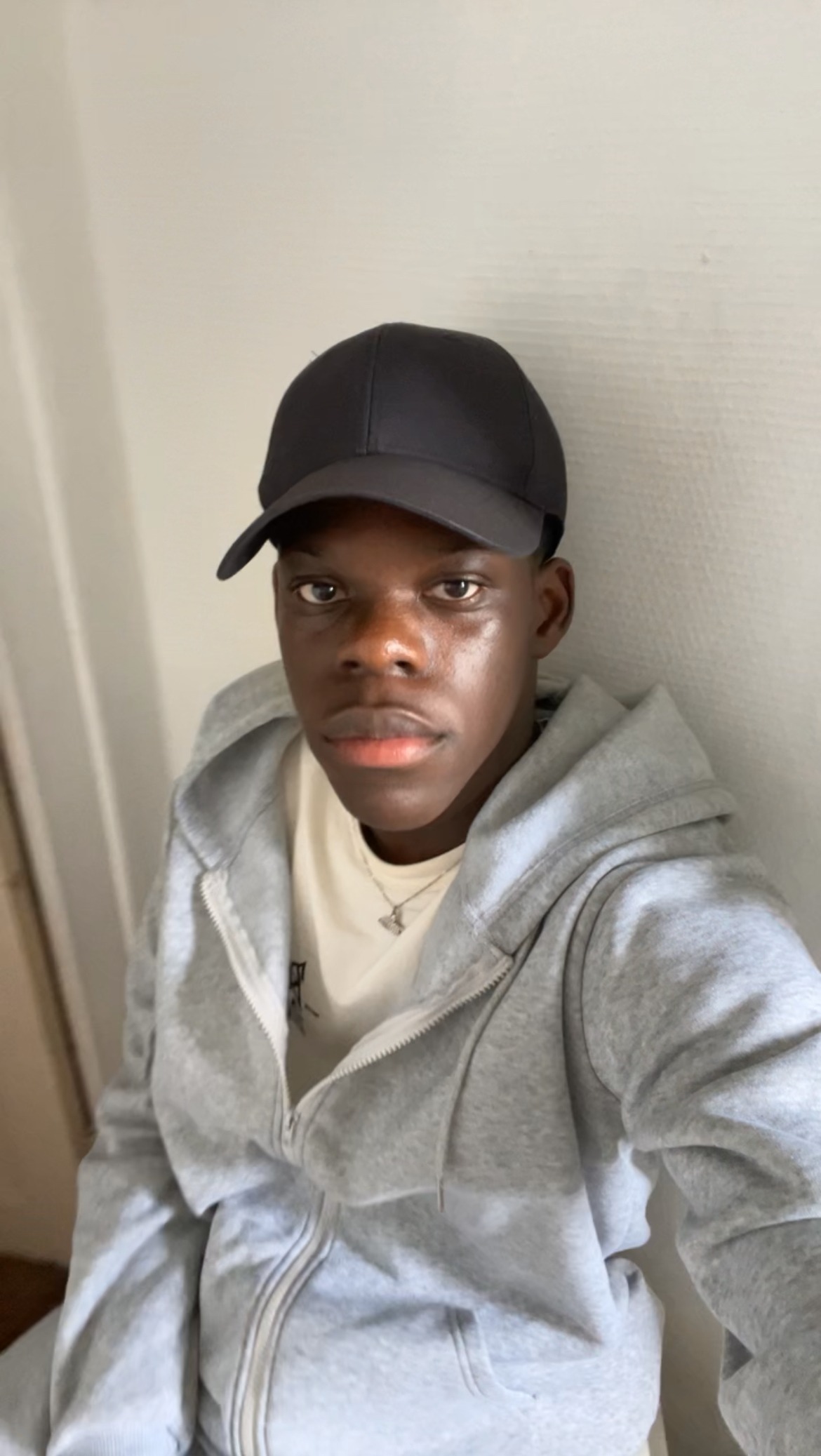 Profil de Jeferson, 20 ans, Drague gay à Treiten