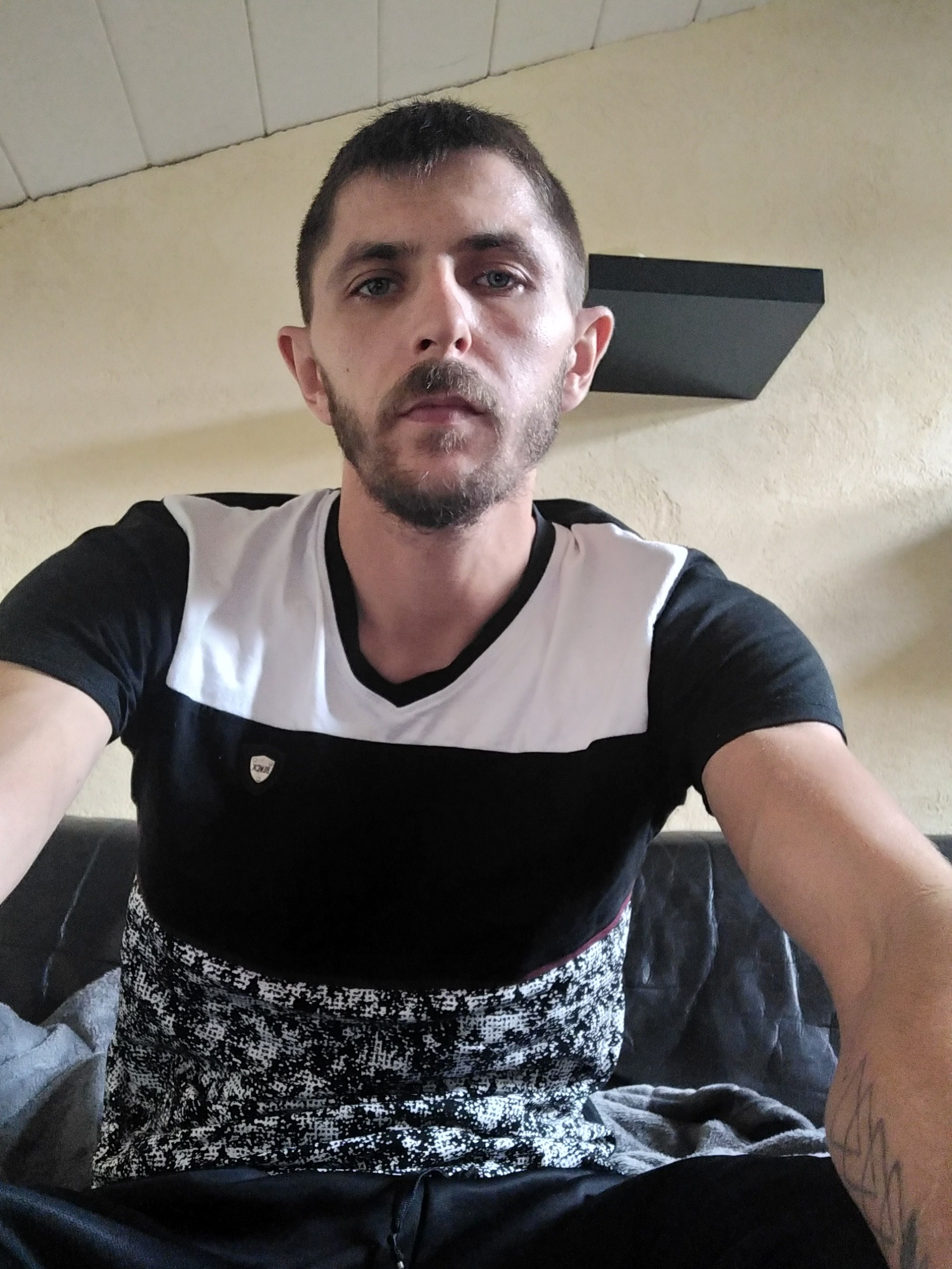 Profil de Zacharya, 34 ans, Drague gay à Mirchel